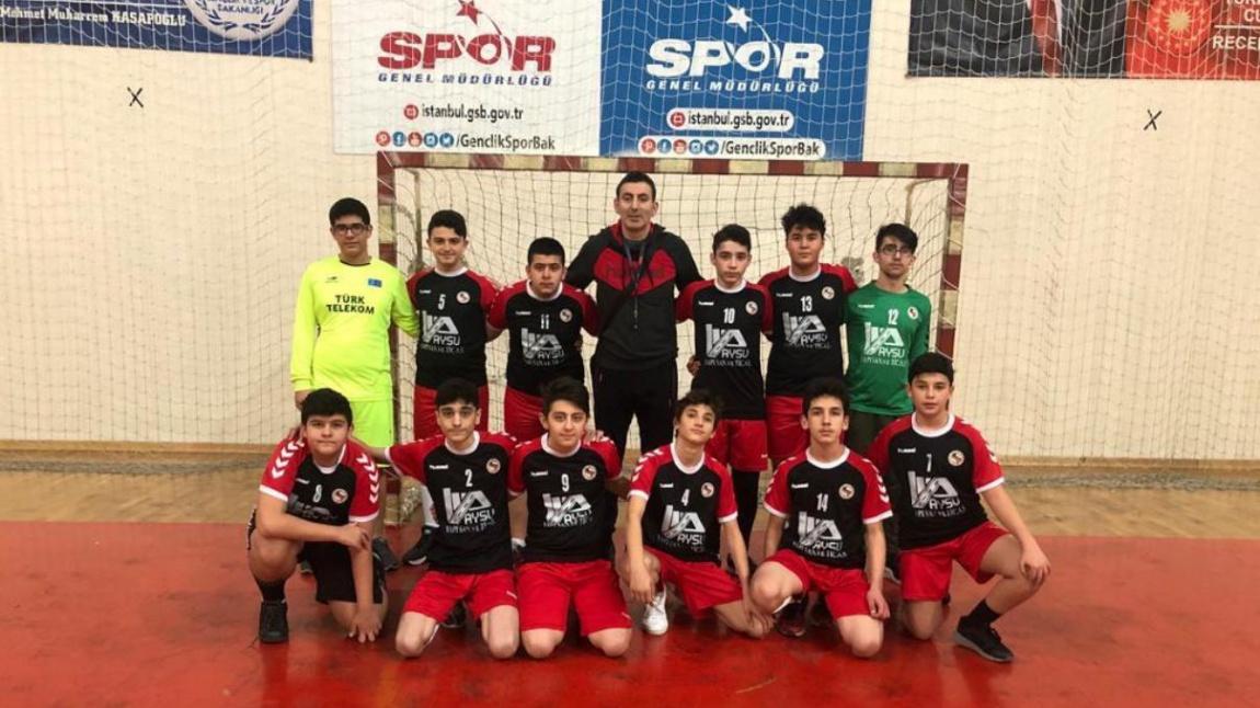Yıldız Erkek Hentbol İstanbul il elemeleri müsabakalarında okulumuz, Samandıra İmam Hatip Ortaokulunu 10-0 yenmiştir.