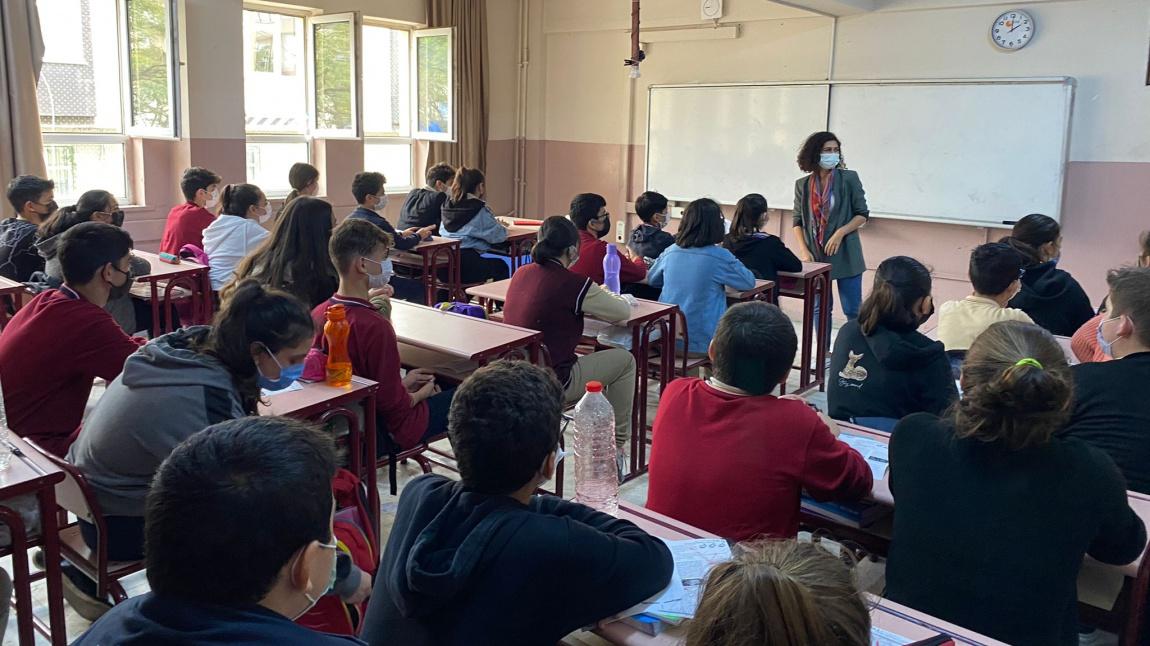 Okulumuz Rehber Öğretmenleri Şadiye DENİZCİ ve Mehmet Soner ŞAHİN tarafından sekizinci sınıf öğrencilerine 