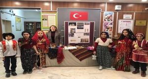 5B Sınıfı öğrencilerimiz, Türkçe dersi Milli Kültür Öğelerimiz Ünitesi için getirdikleri eserlerle bir sergi hazırladı.