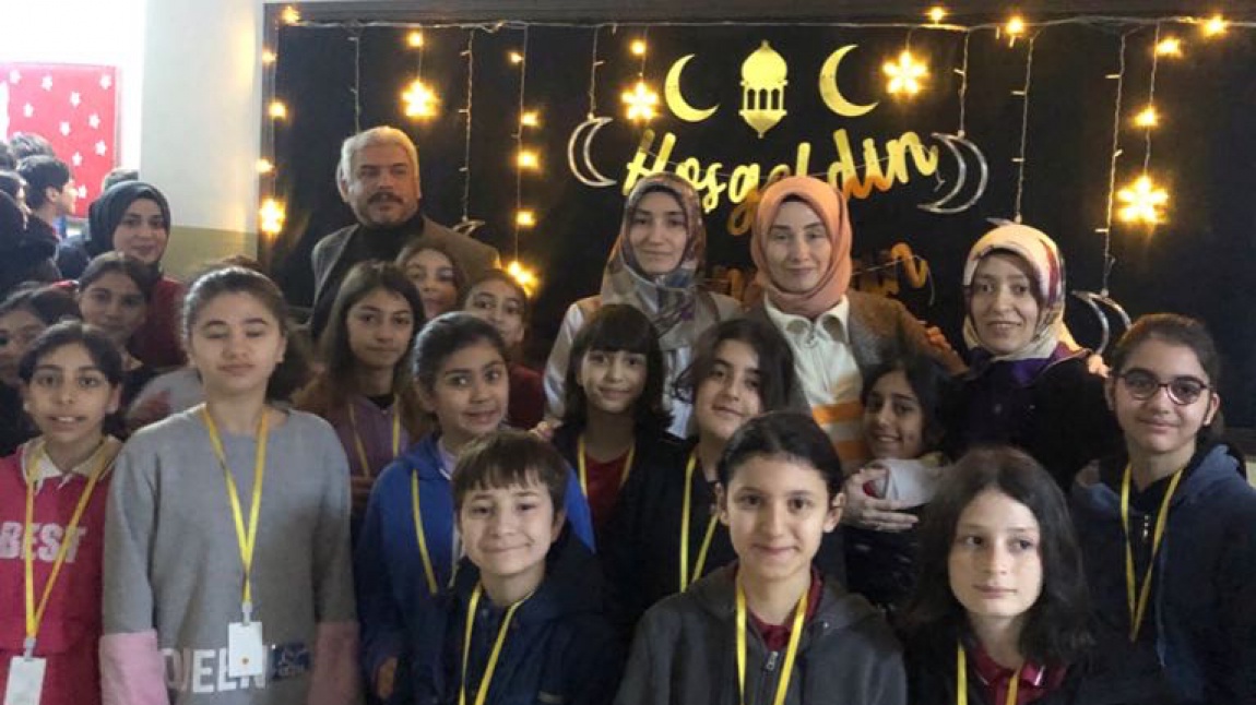 DKAB Zümremiz Öğrencilerimizle Birlikte Tüm Okulu Süsledi , Ramazan Sokağı Açılışı Coşku İle Yapıldı 