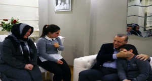 Cumhurbaşkanımız Sayın Recep Tayyip Erdoğanın Okulumuza ismini veren Şehit Kader Sivrinin ailesi ile görüşmesinden fotoğraflar.