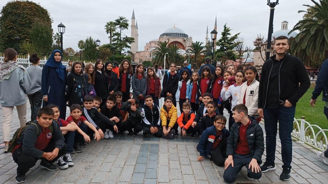 Mevlid-i Nebi Haftası Etkinlikleri Kapsamında Düzenlenen Salavat Yarışmasında Birinci Olan 6/C Sınıfımızı Kahvaltı ve Gezi ile Ödüllendirdik.