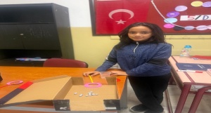 5/D sınıfının öğrencileriyle ders içi etkinlik olarak oyun teması kapsamında öğrencilerimiz oyunlar tasarladılar.